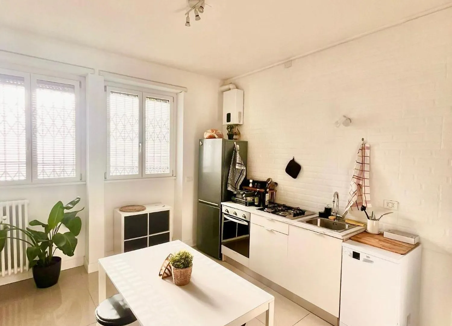 Double Room With Private Bathroom In Shared Apartment Róma